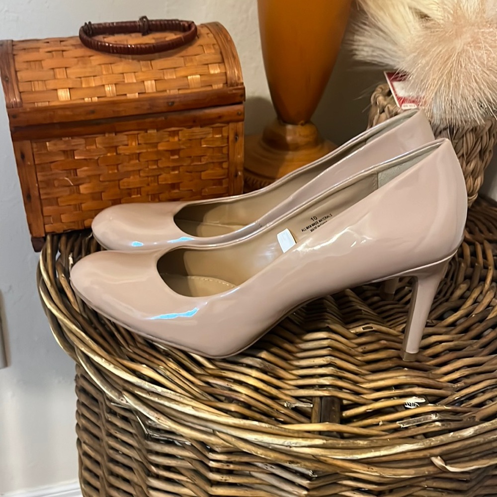 Nude Pump with 3 Inch Heel/ Size 10/ Merona